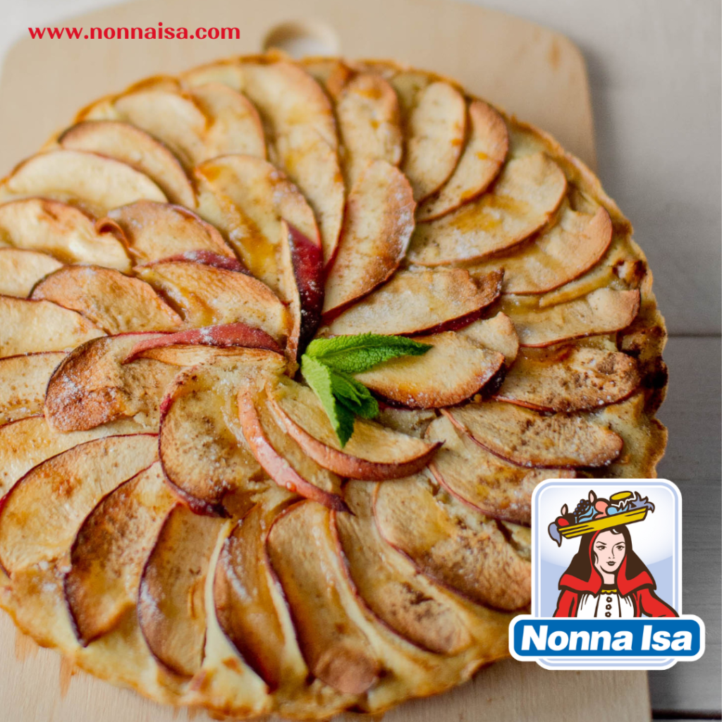 La torta di mele in Italia è la regina dei dolci da forno, la più amata, preparata e anche postata dagli italiani sui social.